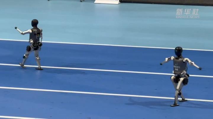 В Китае стартовала уникальная Олимпиада среди роботов: металлические участники соревнуются в беге, прыжках и футболе В Китае стартовала уникальная Олимпиада среди роботов: металлические участники соревнуются в беге, прыжках и футболе