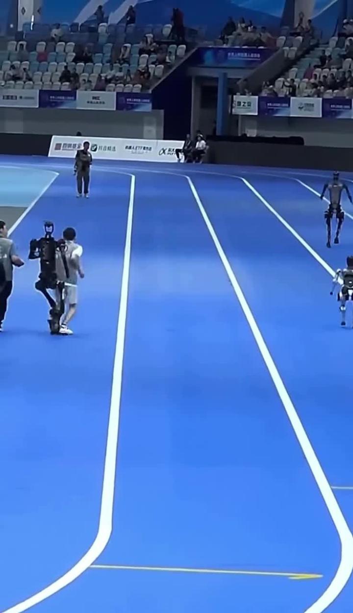 Пример из Олимпийских игр: робот сбивает человека и побеждает в гонке Пример из Олимпийских игр: робот сбивает человека и побеждает в гонке