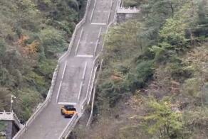 Китайский автопроизводитель Chery решил снять эпичную рекламу своего авто, который легко взбирается по знаменитой «Лестнице в небо» из 999 ступеней