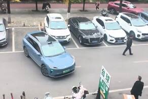 Плюс одна причина купить авто Huawei с авто-парковкой — скамить застолбивших себе место