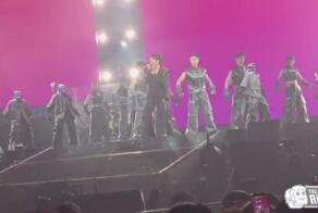  Как же они чувствуют — роботы G1 Unitree вышли на сцену и жестко раскачали публику