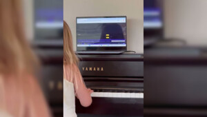 "Я попросил Клода создать для моей дочери приложение, которое подключается к нашему пианино, может считывать нажатия клавиш в реальном времени, показывать ей ноты и отображение клавиатур, а в конце предлагает игру в стиле Guitar Hero