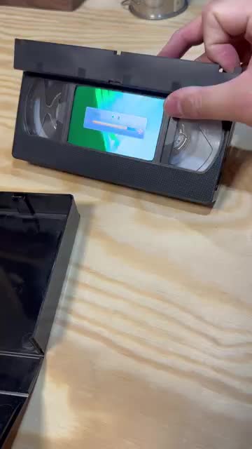 Техноблогер превратил VHS-кассету в ВИДЕОПЛЕЕР