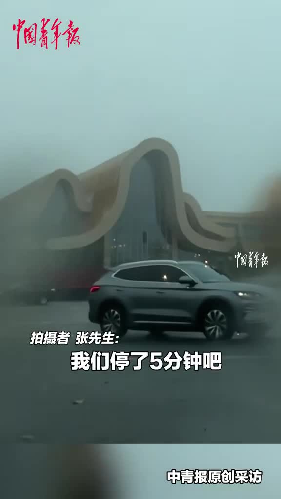 В китайском городе Бэйкай молния поразила авто