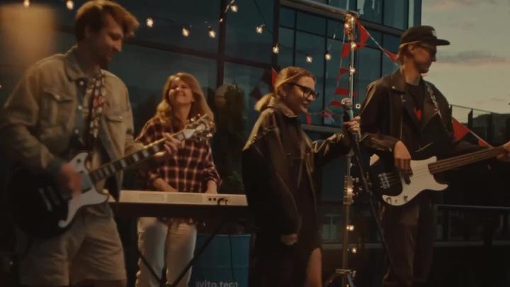 AvitoTech сделал прикольный ролик, с интересной задумкой, в котором постарались передать реальную, а не показную атмосферу работы в компании