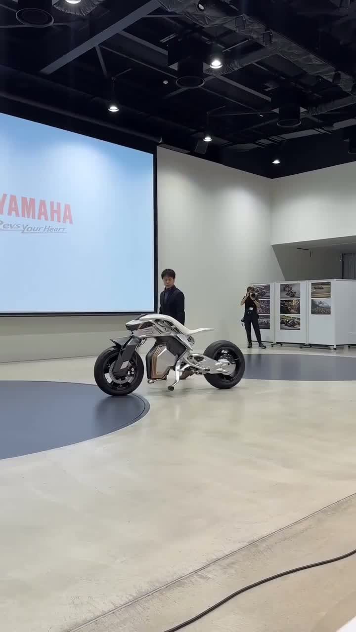 Yamaha представила революционный мотоцикл MOTOROiD 2: взгляд в будущее