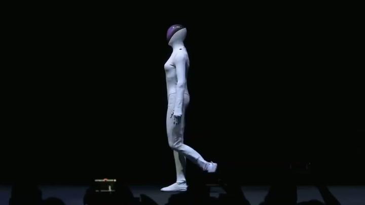 Xpeng показали робота