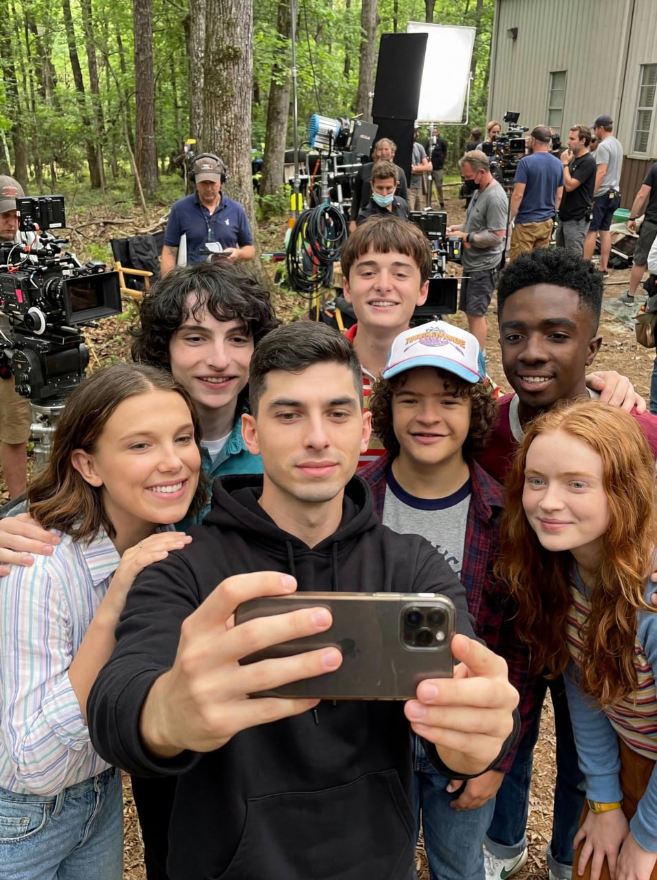  Делаем селфи с любимым персонажем в Nano Banana