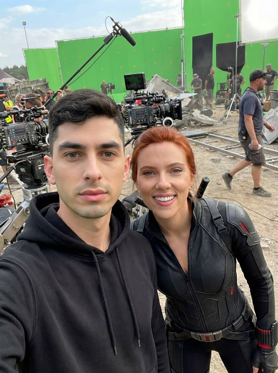  Делаем селфи с любимым персонажем в Nano Banana