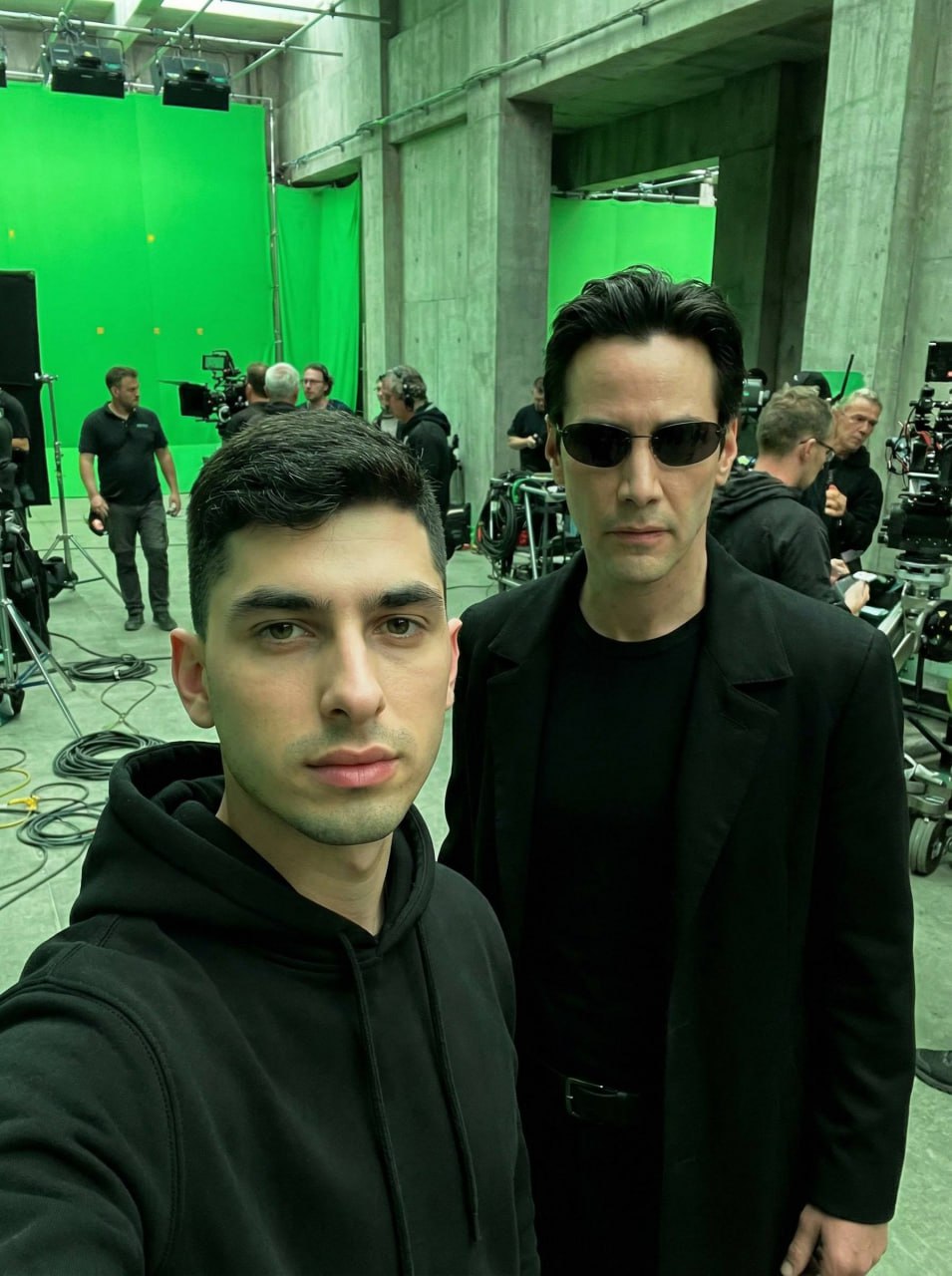  Делаем селфи с любимым персонажем в Nano Banana