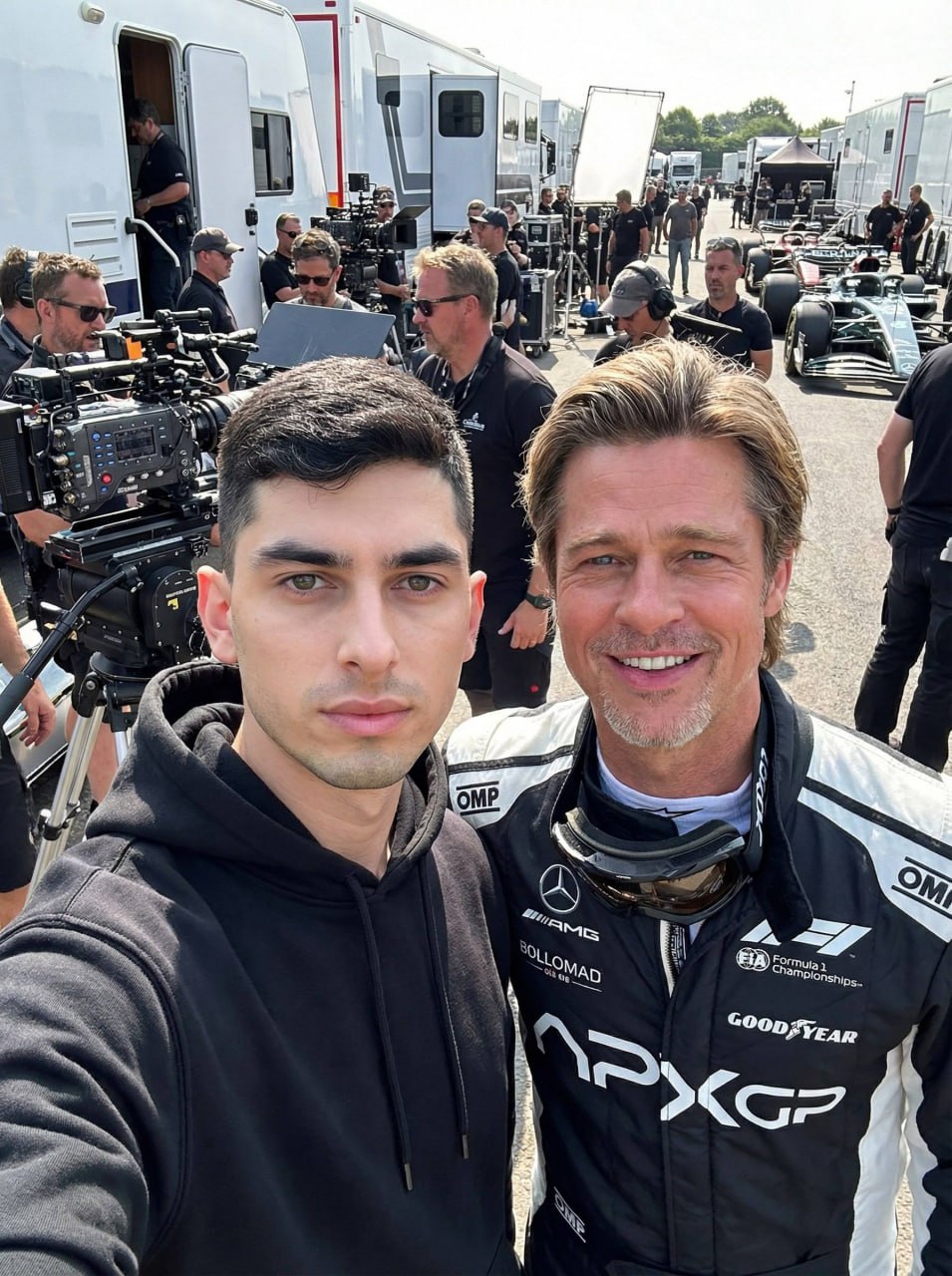  Делаем селфи с любимым персонажем в Nano Banana