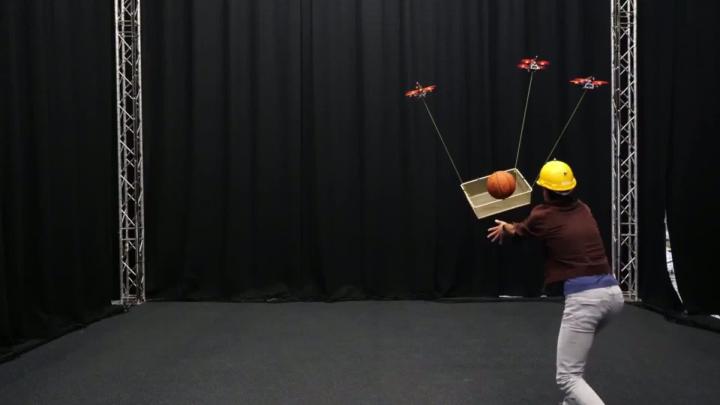 Китайские учёные создали алгоритм, который превращает дроны в умный рой, действующий сообща