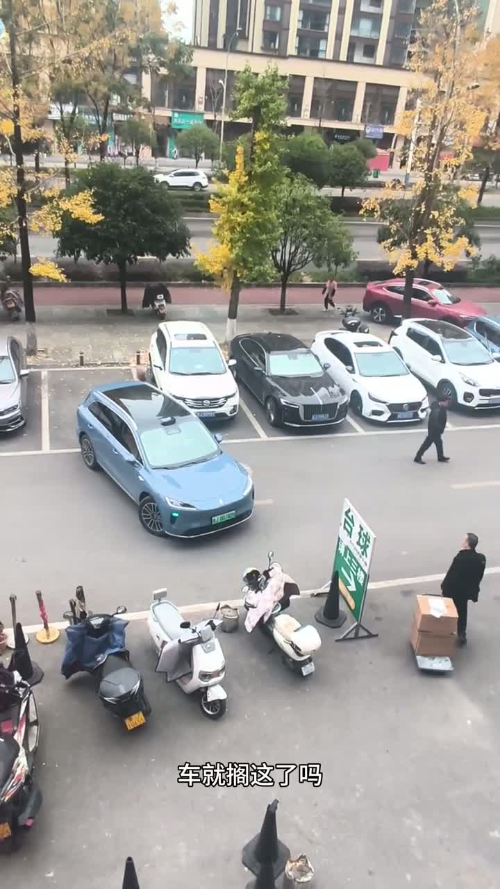 Плюс одна причина купить авто Huawei с авто-парковкой — скамить застолбивших себе место